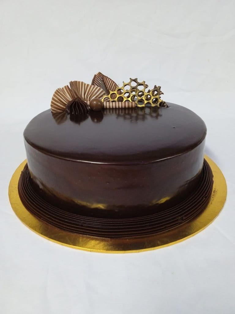CHOCOLATE CAKE
